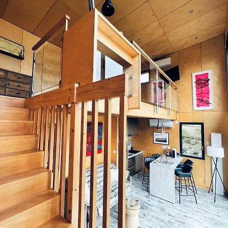 Antoinette בית הארחה 4*