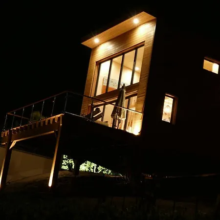 Antoinette בית הארחה 4*