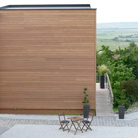 Antoinette בית הארחה 4*