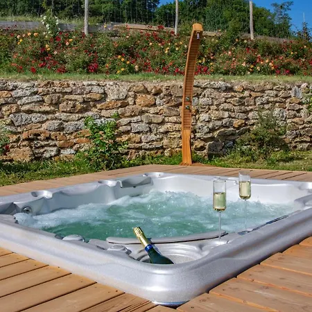 Antoinette בית הארחה 4*