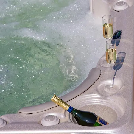 Antoinette בית הארחה 4*